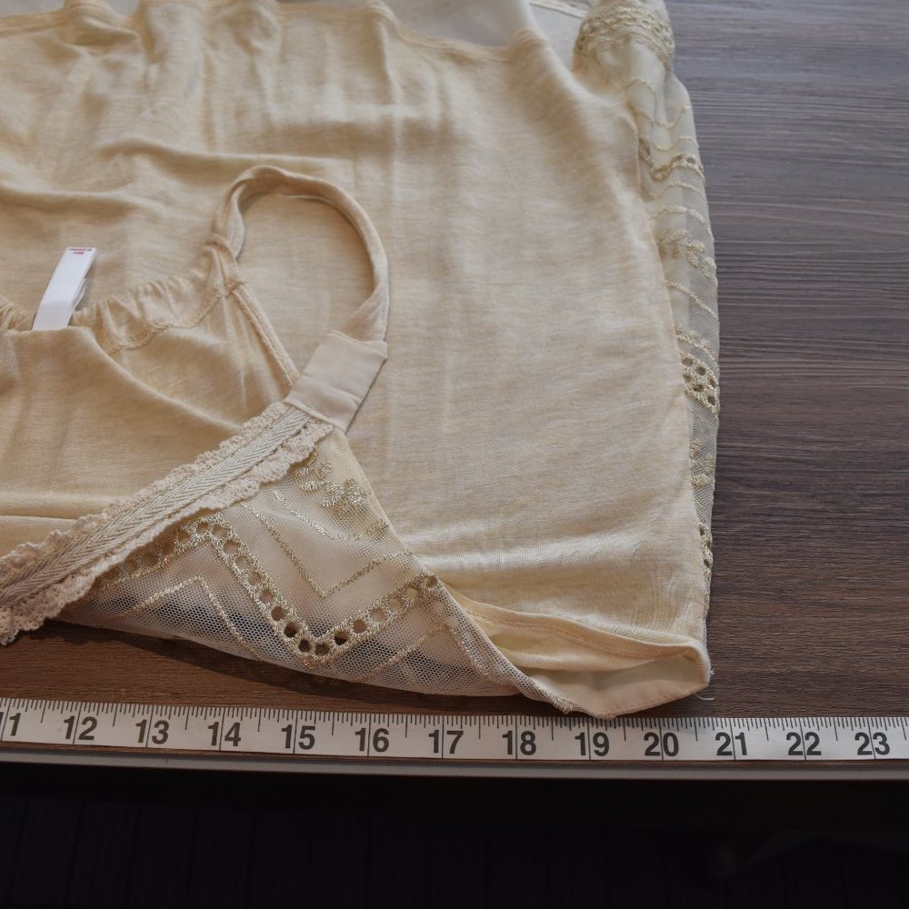 USED Xhilaration Beige Lace Top XL - Picture 9 of 12